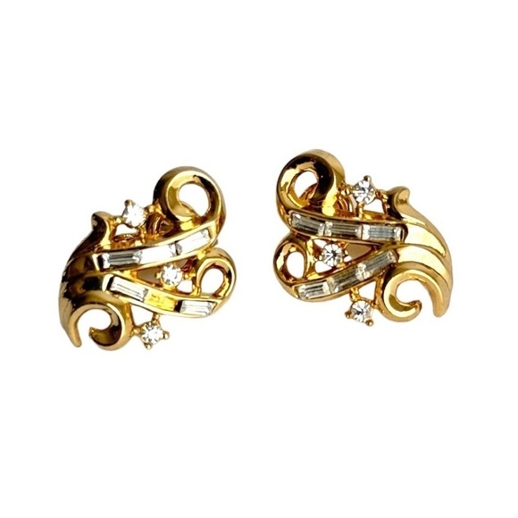 Vintage Trifari Earrings Gold Tone Rhinestone Baguette Clip On Waves Swirl 60s - Picture 1 of 7